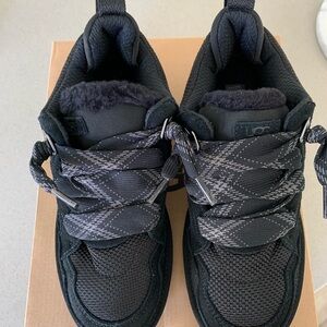 UGG LowMel  Kids/Teen Black Sneakers with Patterned Laces